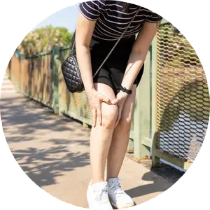 a woman suffer from arthritis